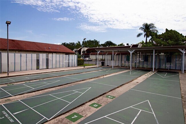 Building Photo - 1100 E Bay Dr