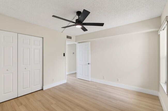 Building Photo - 5900 Camino Del Sol