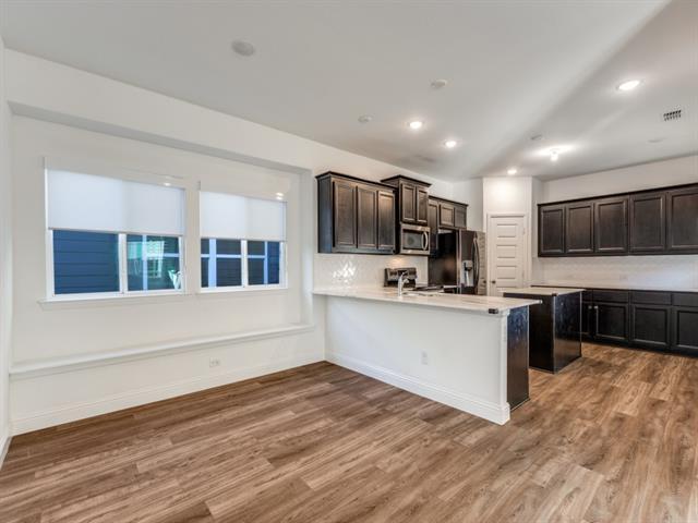 Building Photo - 532 Val Verde St