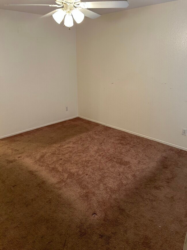 Building Photo - 4850 E Desert Cove Ave, #222