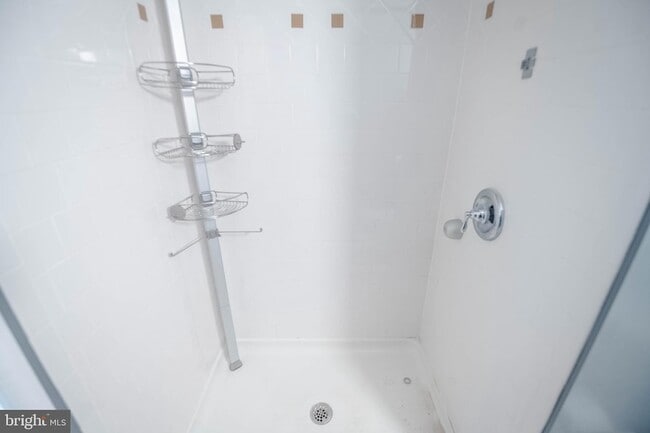 Building Photo - 224 N Milton Ave