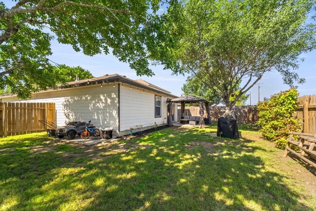 Building Photo - 2 Bedroom, 1 Bath Home on a Cul-de-Sac in Horizon Pointe