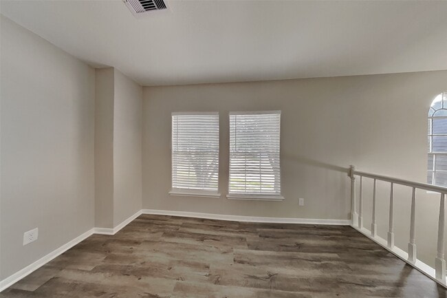 Building Photo - 802 Sierra Lake Dr