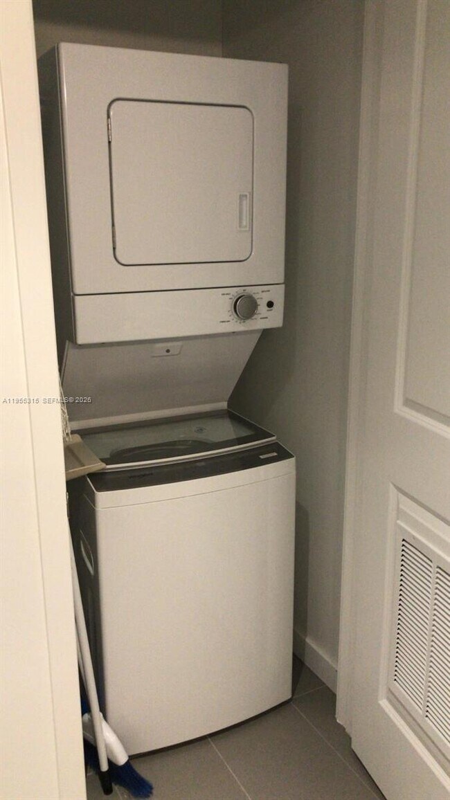 Building Photo - 1600 NE 1st Ave