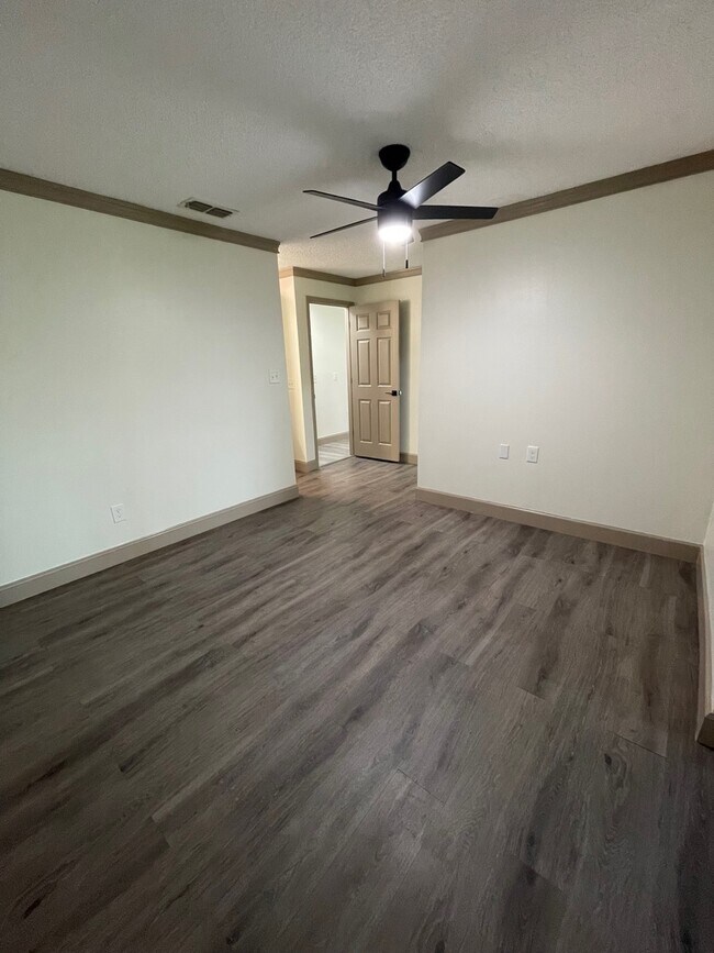 Building Photo - 660 Macduff Ln