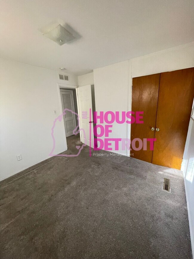 Building Photo - 21900 Coolidge