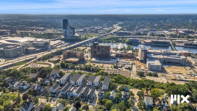 Building Photo - 631 Fairview Ave NE