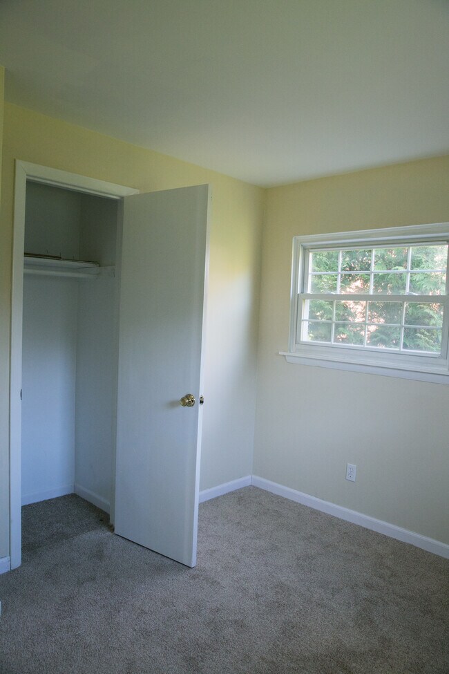 Closet - 244 Vollmer Pkwy