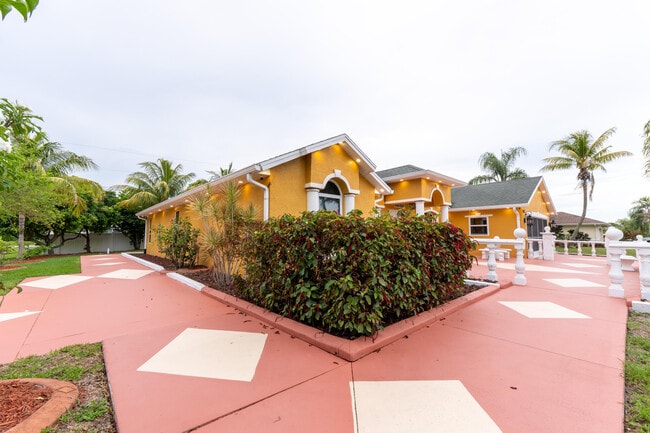 Building Photo - 2853 SE Melaleuca Blvd