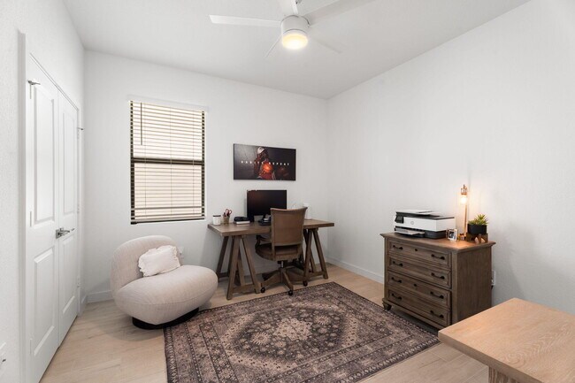 Building Photo - 5892 SE Sky Blue Cir