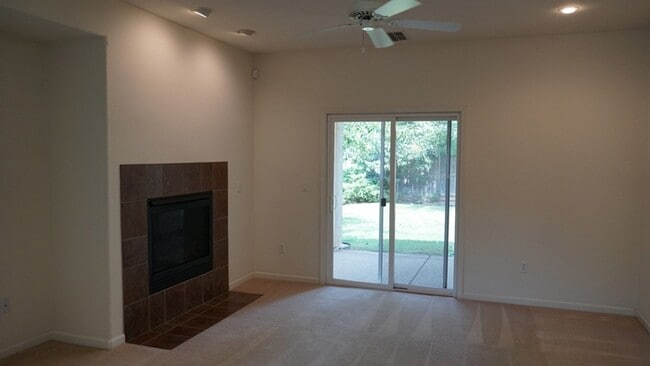 Building Photo - Spacious 3 bedroom 2 bath home in Rancho Cordova!!