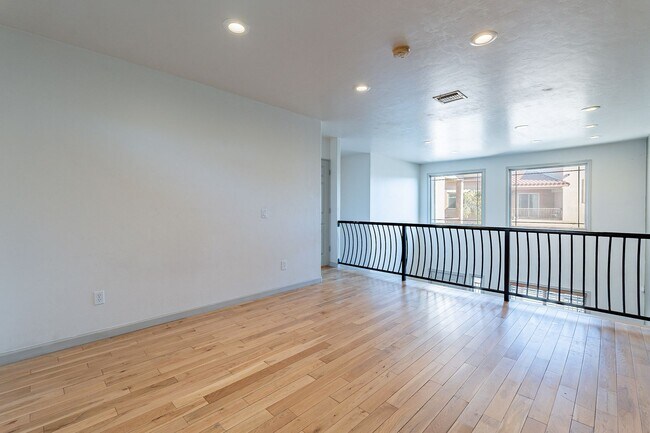 Building Photo - 110 S Placita Colonia Solana