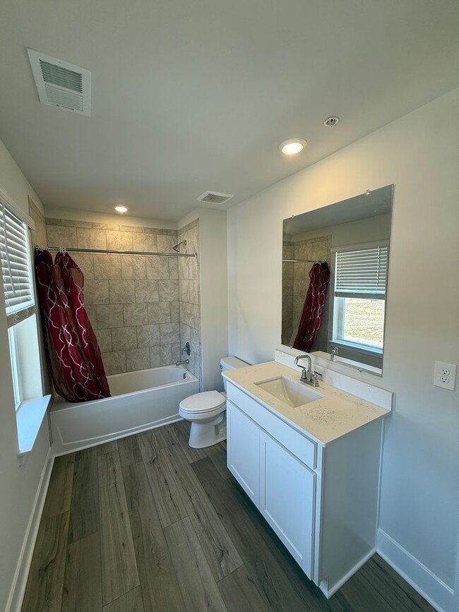 Building Photo - 1670 Lake Placid Dr