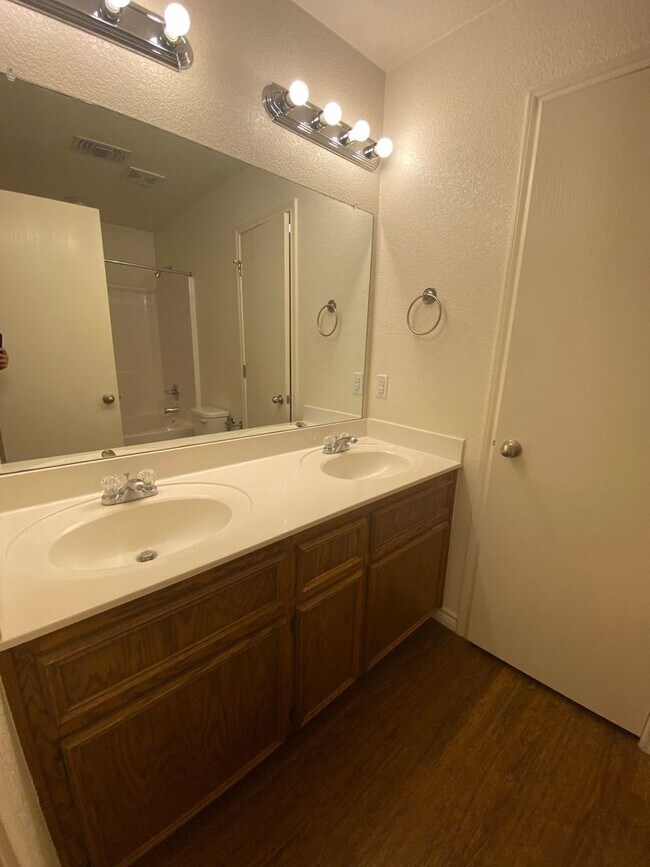Building Photo - 4508 Waterproof Dr
