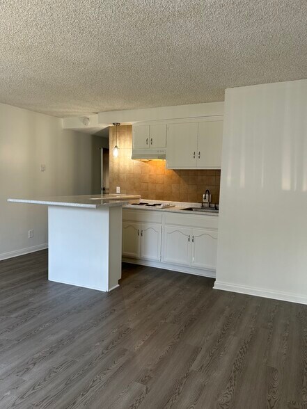 Building Photo - 6243 Comstock Ave