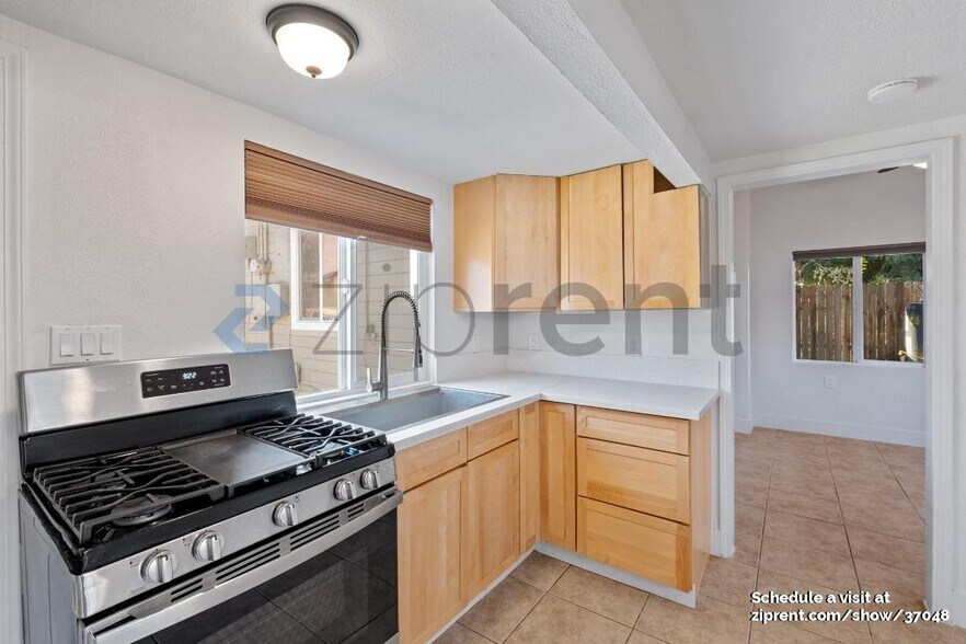 Building Photo - 1323 Monterey Ave