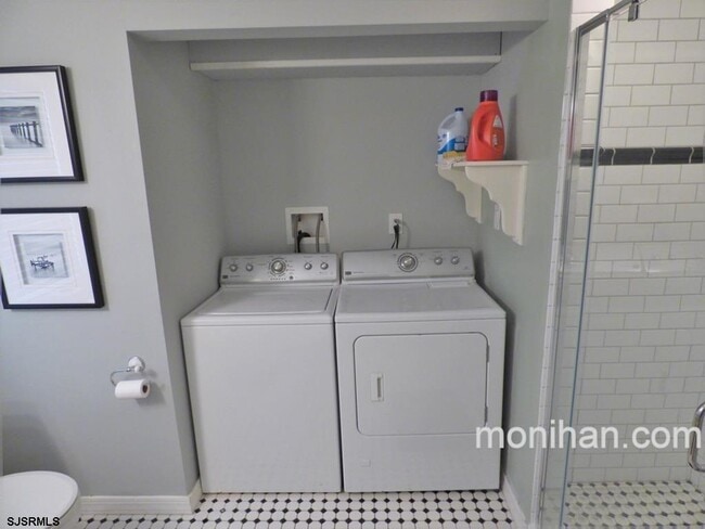 Building Photo - 875 Stenton Pl