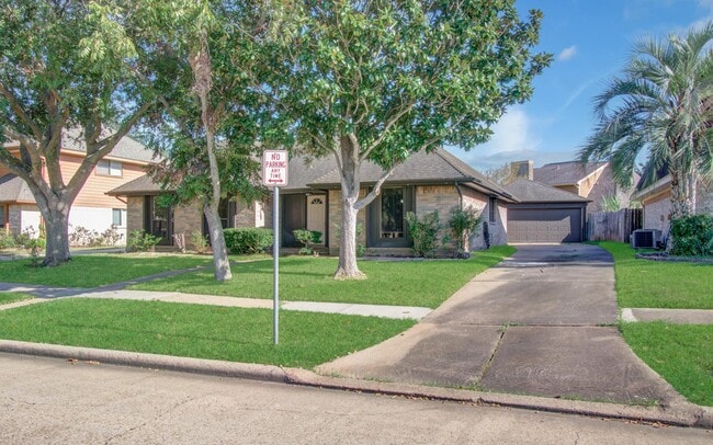 Building Photo - 2707 Planters St