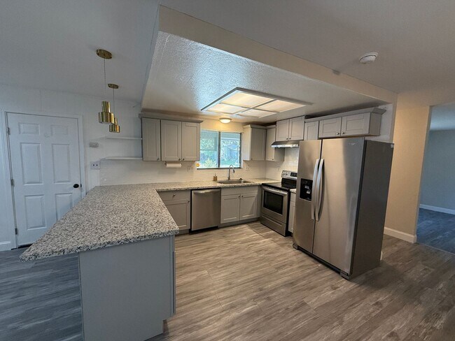 Building Photo - Updated single story home located in Ceres!