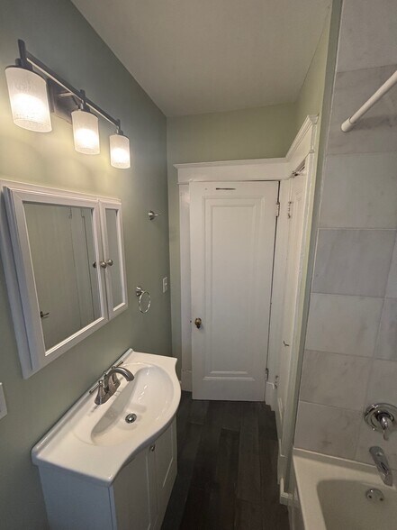 Building Photo - 5054 Winona Ave