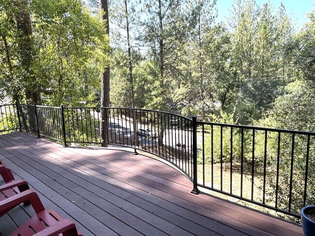 Building Photo - 3 bedroom, 3 bath unfurnished or furnished...