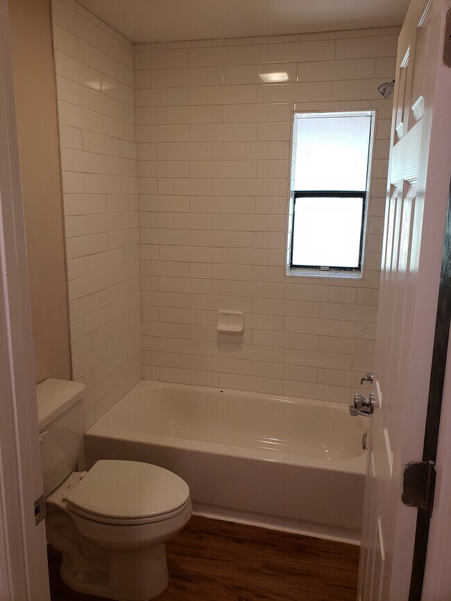 Building Photo - 1582 Three Lanterns Ln