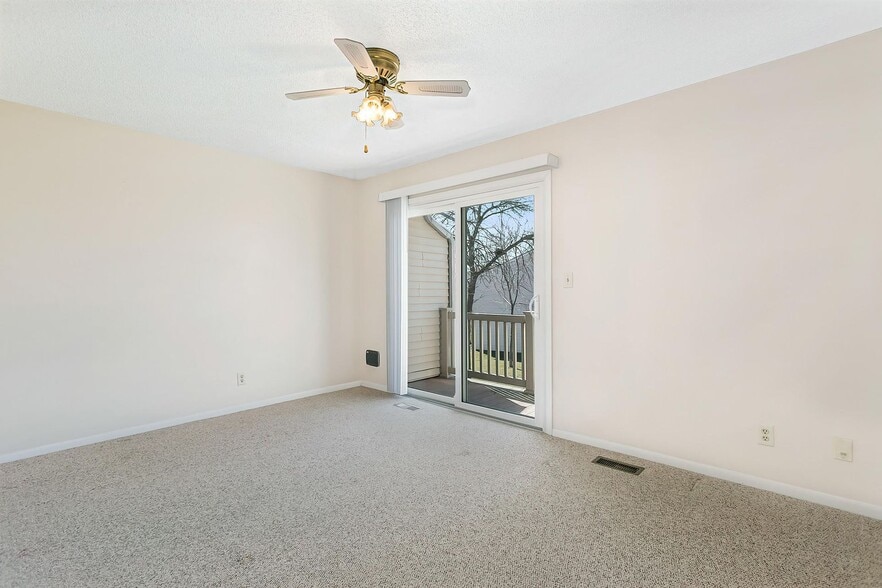 Bedroom - 32 Coventry Ln