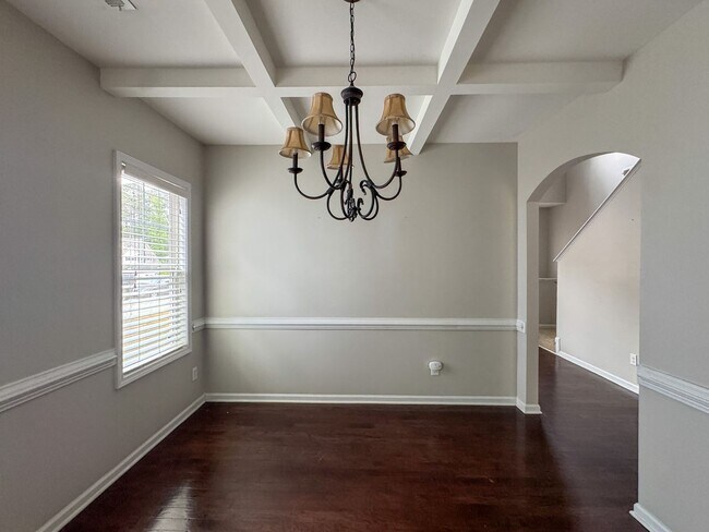 Building Photo - Spacious 4 Bed 2.5 Bath Fayetteville Home