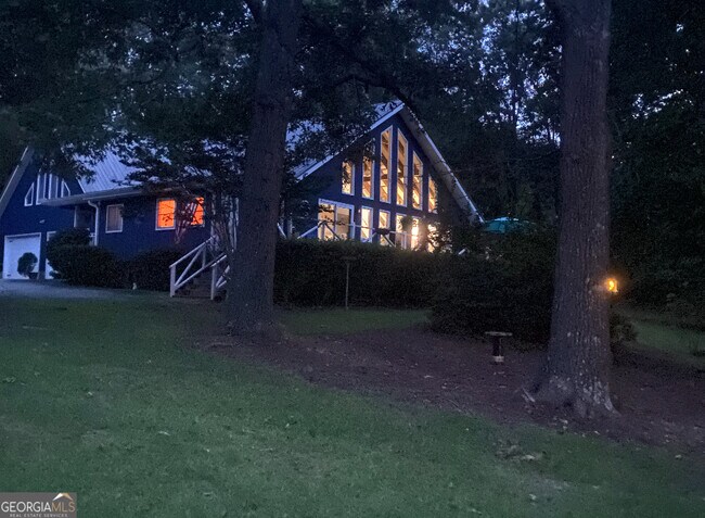Building Photo - 522 Capri Dr