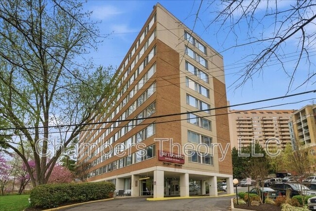 Building Photo - 1210 N Taft St