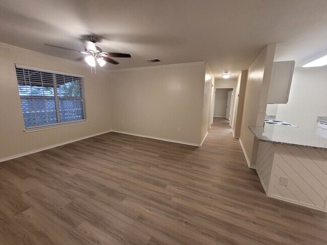 Building Photo - 2 Bed | 2 Bath 1,100 Sq. Ft. Two Car Garag...