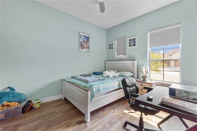 Building Photo - 820 Palamos Dr