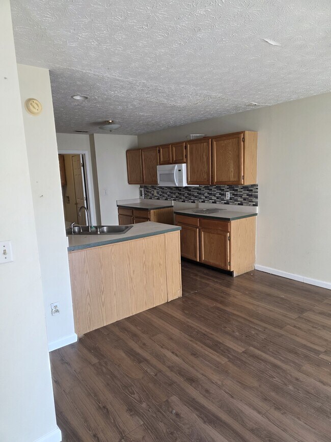 Building Photo - 5041 Lewiston Dr