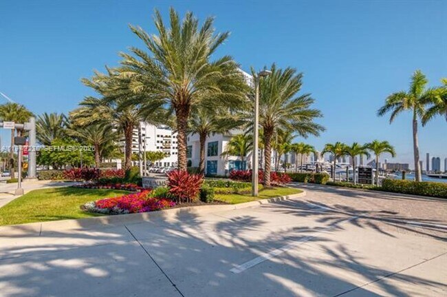 Building Photo - 17301 Biscayne Blvd