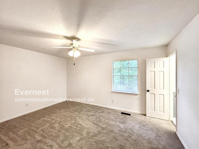 Building Photo - 922 Wesley Dr