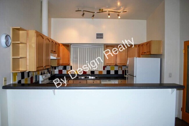 Building Photo - Mountain Ave 3 Bed 2 Bath Home - Contemporary Block Construction