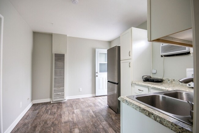 Building Photo - Charming All-Inclusive 1BR with Resort-Style Amenities