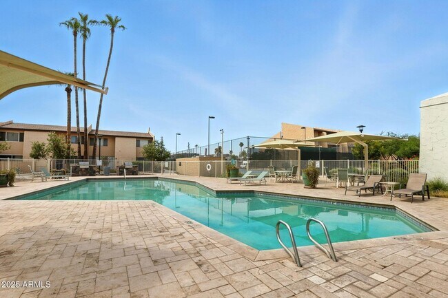 Building Photo - 8055 E Thomas Rd