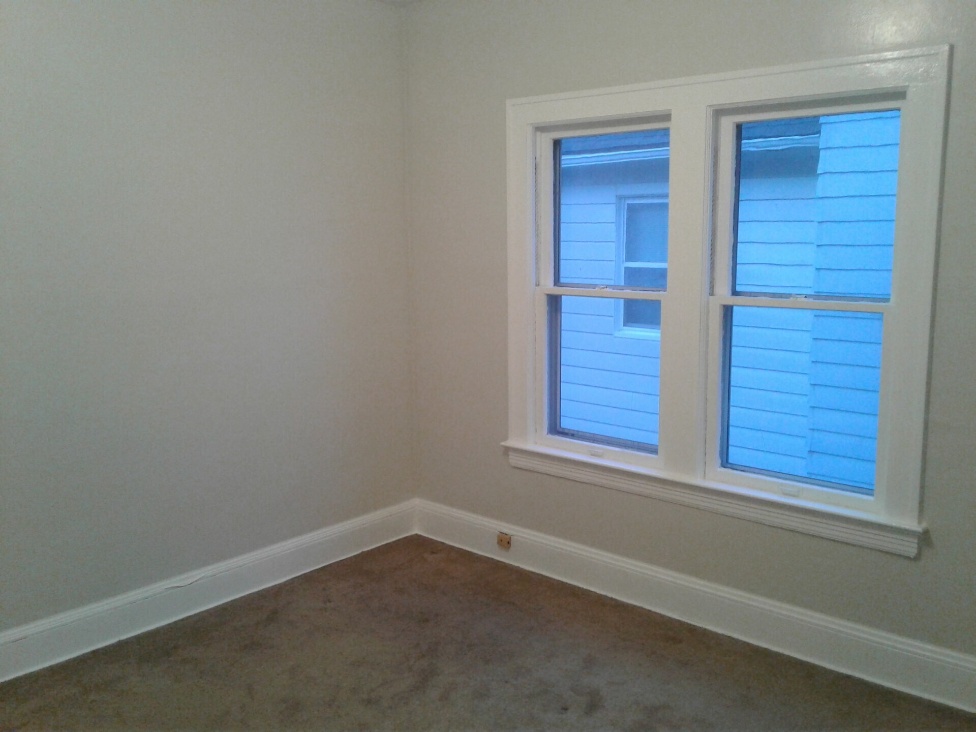 Building Photo - 1673 Victoria Ave