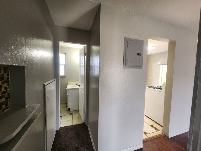 Building Photo - 1056 Dayton St