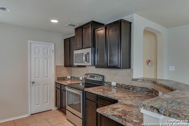 Building Photo - BEAUTIFUL 3-BEDROOM HOME IN MOUNTAIN LAUREL RANCH