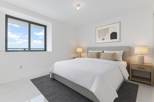 Building Photo - 700 NE 24th St