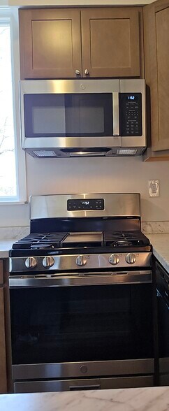 Building Photo - 100 Melvin Ave