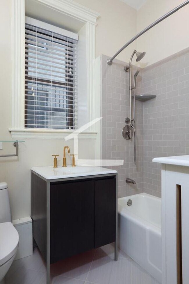 Building Photo - Nice 2 bed near Berklee