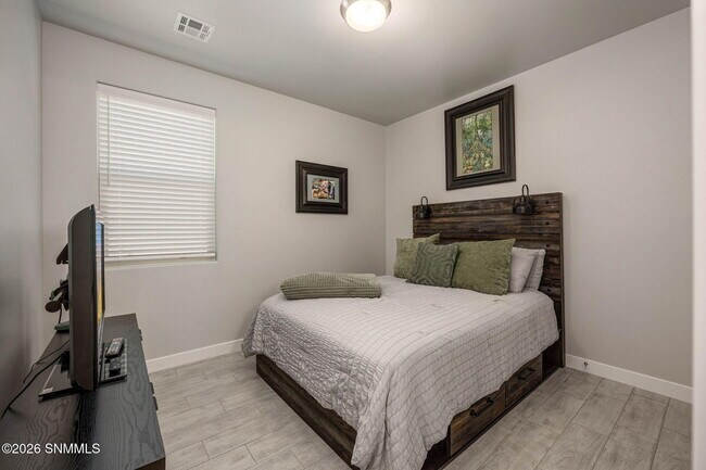 Building Photo - 3865 Jericho St