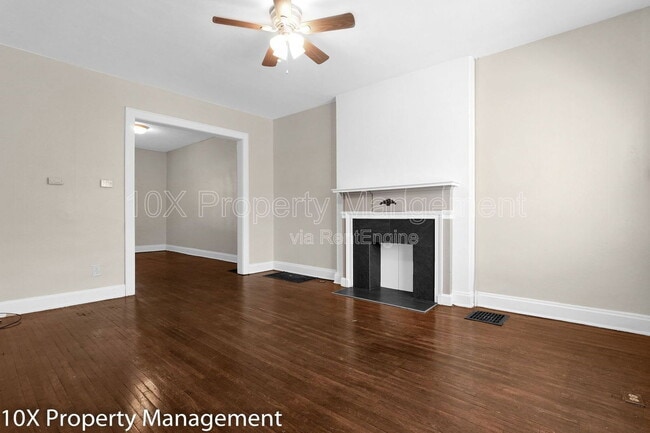 Building Photo - 1656 E Sycamore St