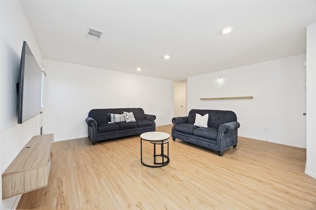 Building Photo - 5031 Hurston Pk Trl