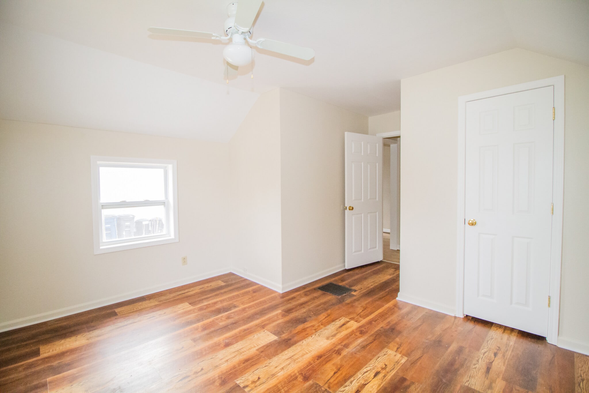 Building Photo - 4220 Caroline Ave