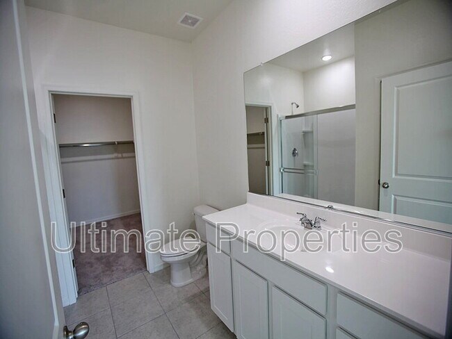 Building Photo - 5923 N 200th Ave