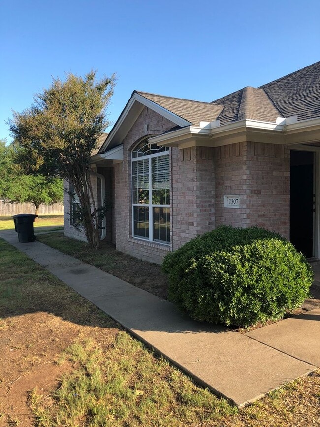 Building Photo - Spacious 3 Bedroom, 3 Bathroom Duplex in Steeplechase – Available for SUBLEASE August 4, 2025